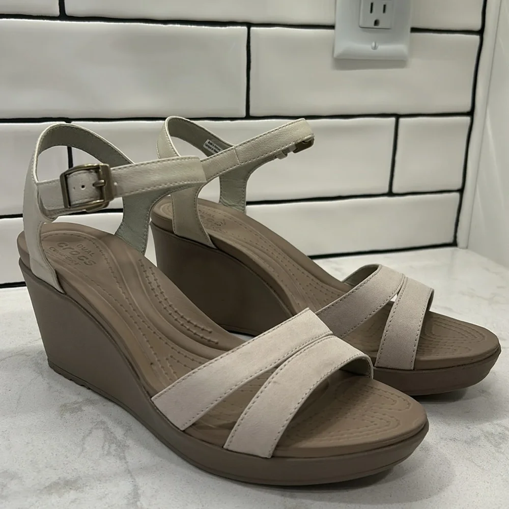 Crocs Womens Leigh II Ankle Strap Wedge Sandals Size 10 Light Beige